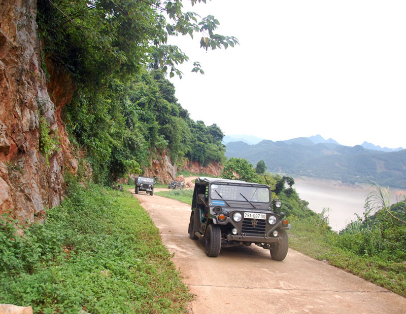 Upper Mustang Trek by Jeep